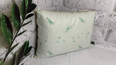 Подушка бамбуковий наповнювач 50х70см. "Зелена з окантовкою"