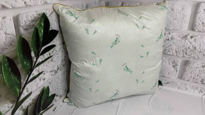 Подушка бамбуковий наповнювач 70х70см. "Зелена з окантовкою"